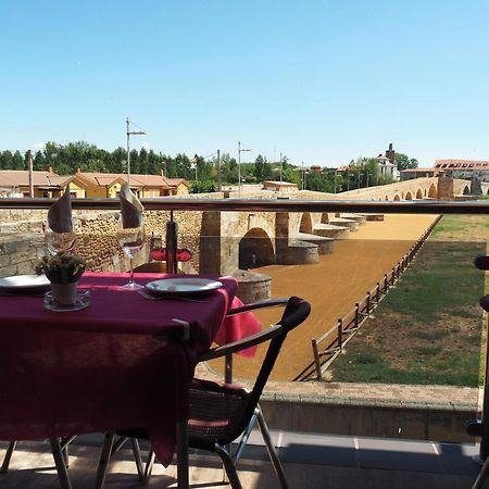 Hostal Don Suero De Quinones Hospital de Orbigo Exterior photo
