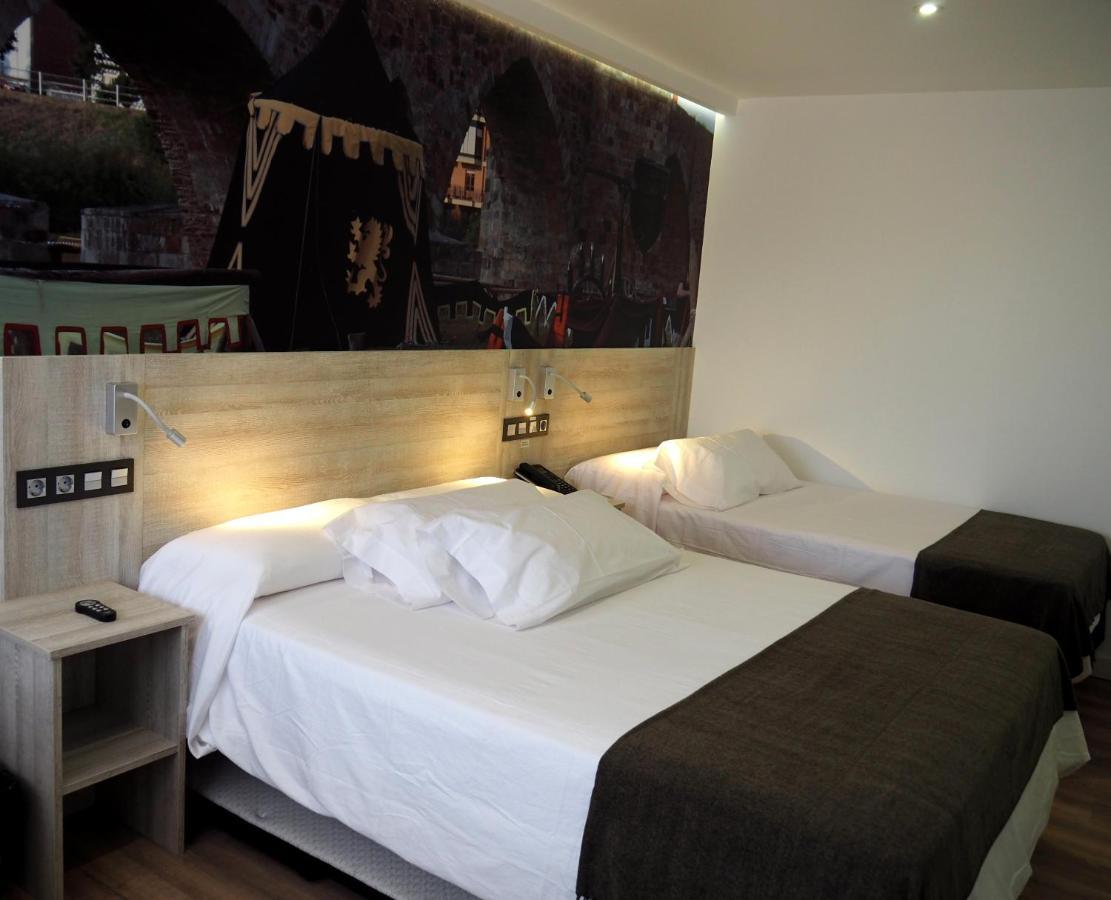 Hostal Don Suero De Quinones Hospital de Orbigo Exterior photo