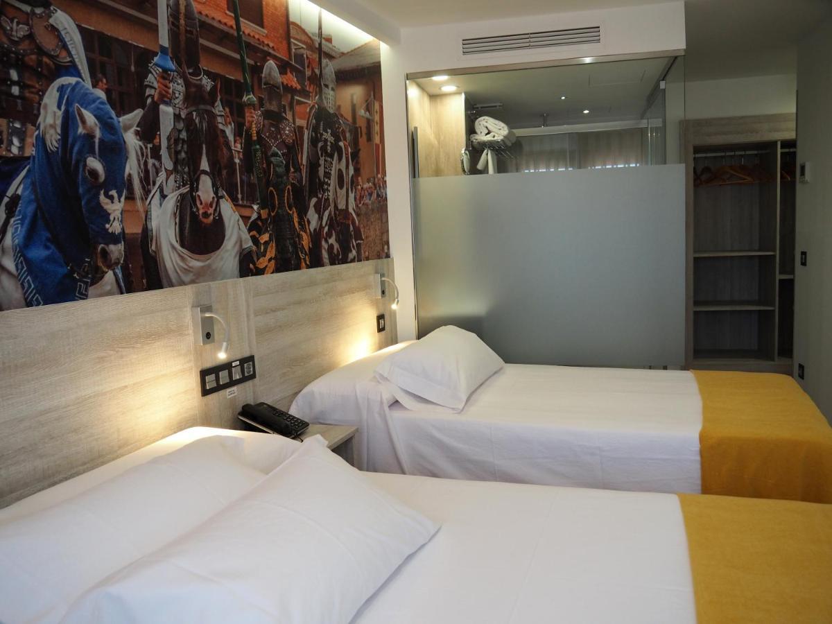 Hostal Don Suero De Quinones Hospital de Orbigo Exterior photo