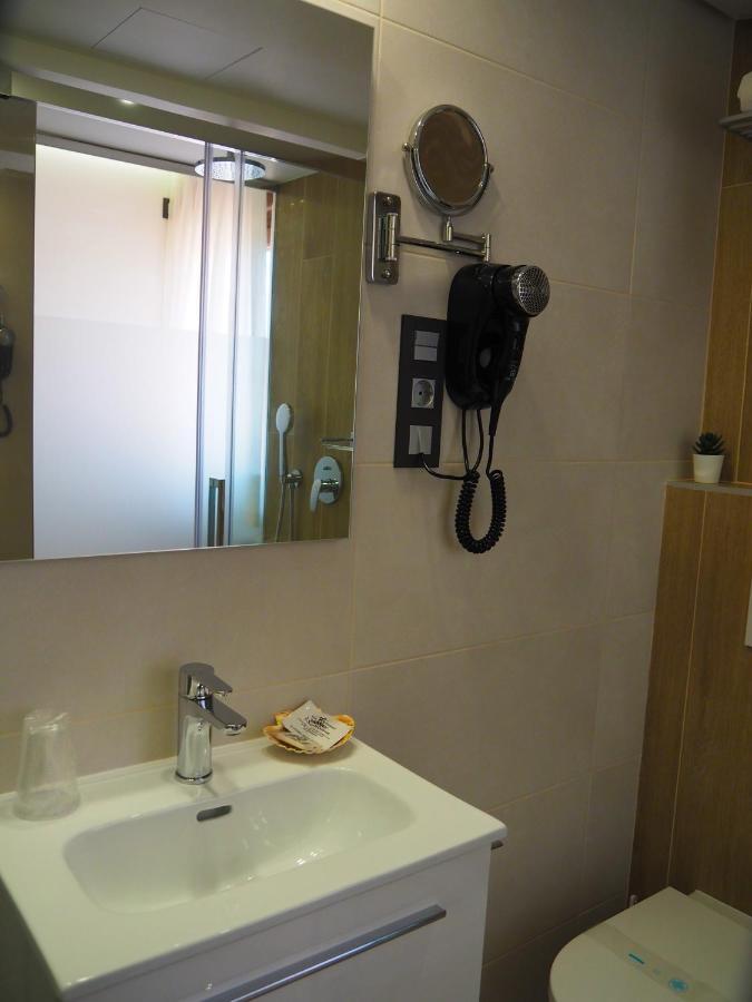 Hostal Don Suero De Quinones Hospital de Orbigo Exterior photo
