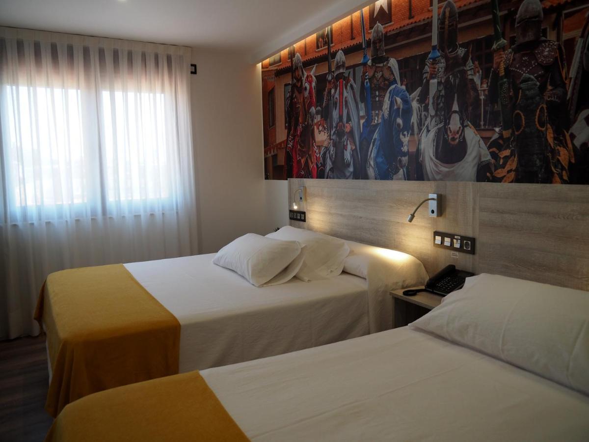 Hostal Don Suero De Quinones Hospital de Orbigo Exterior photo