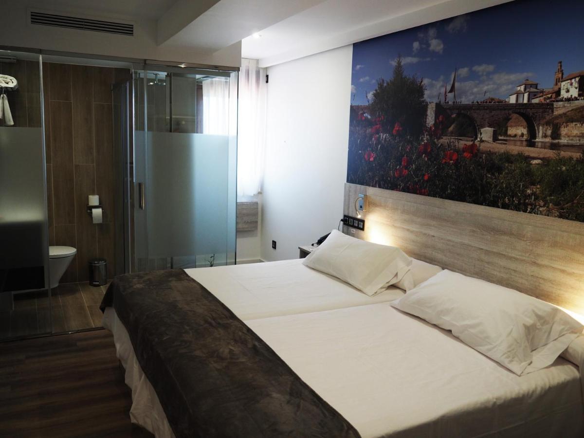 Hostal Don Suero De Quinones Hospital de Orbigo Exterior photo