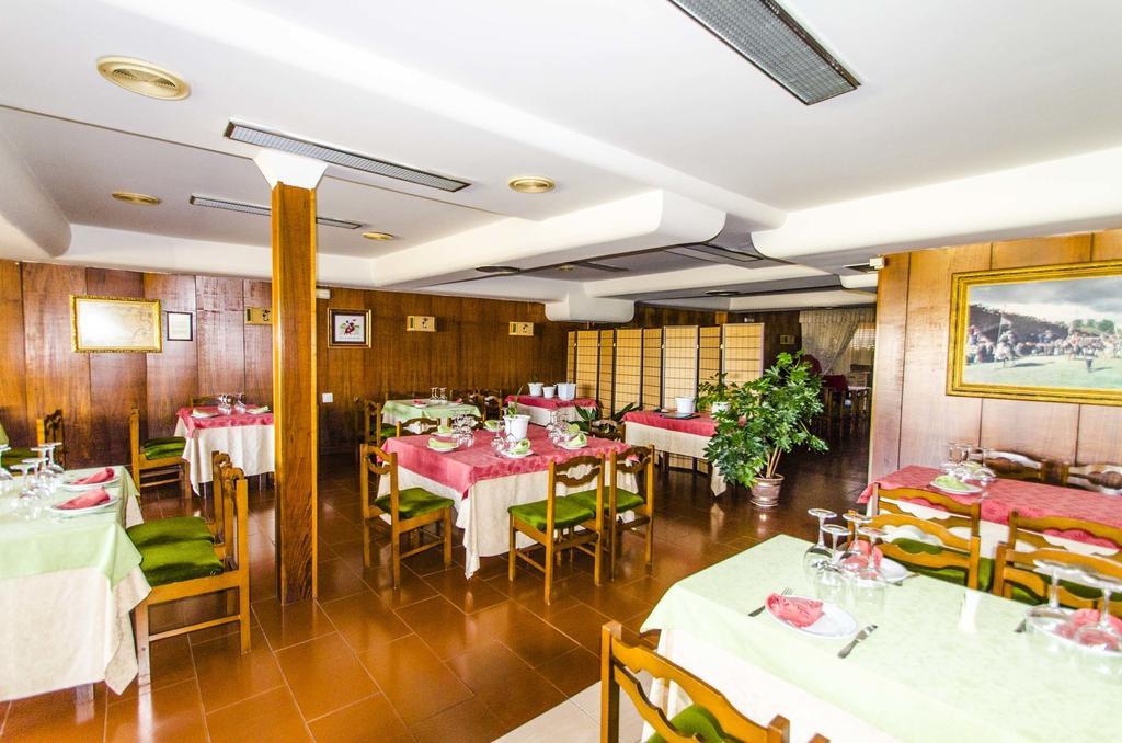 Hostal Don Suero De Quinones Hospital de Orbigo Exterior photo