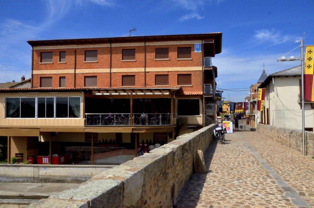 Hostal Don Suero De Quinones Hospital de Orbigo Exterior photo