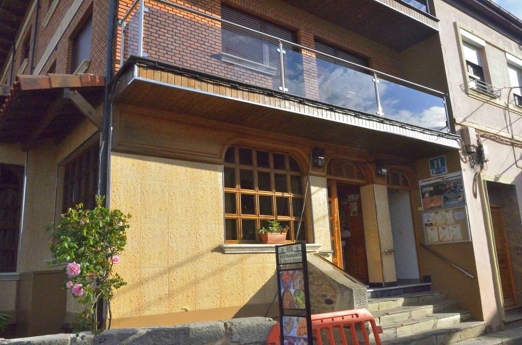 Hostal Don Suero De Quinones Hospital de Orbigo Exterior photo